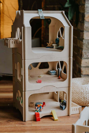 Momo - the beautiful handmade play and doll house